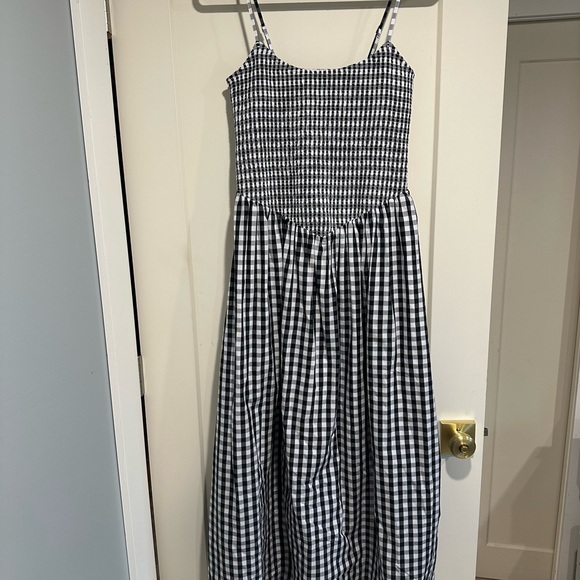 Abercrombie & Fitch Dresses & Skirts - Abercrombie & Fitch Black and White Dipped Waist Gingham Dress